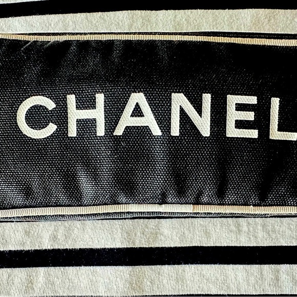 Authentic CHANEL canvas beauty pouch vintage rare - Picture 9 of 13